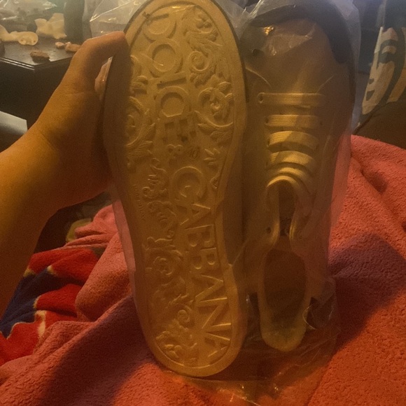 White mens shoes. Never been worn. Still in its bag they came in. - Picture 6 of 6